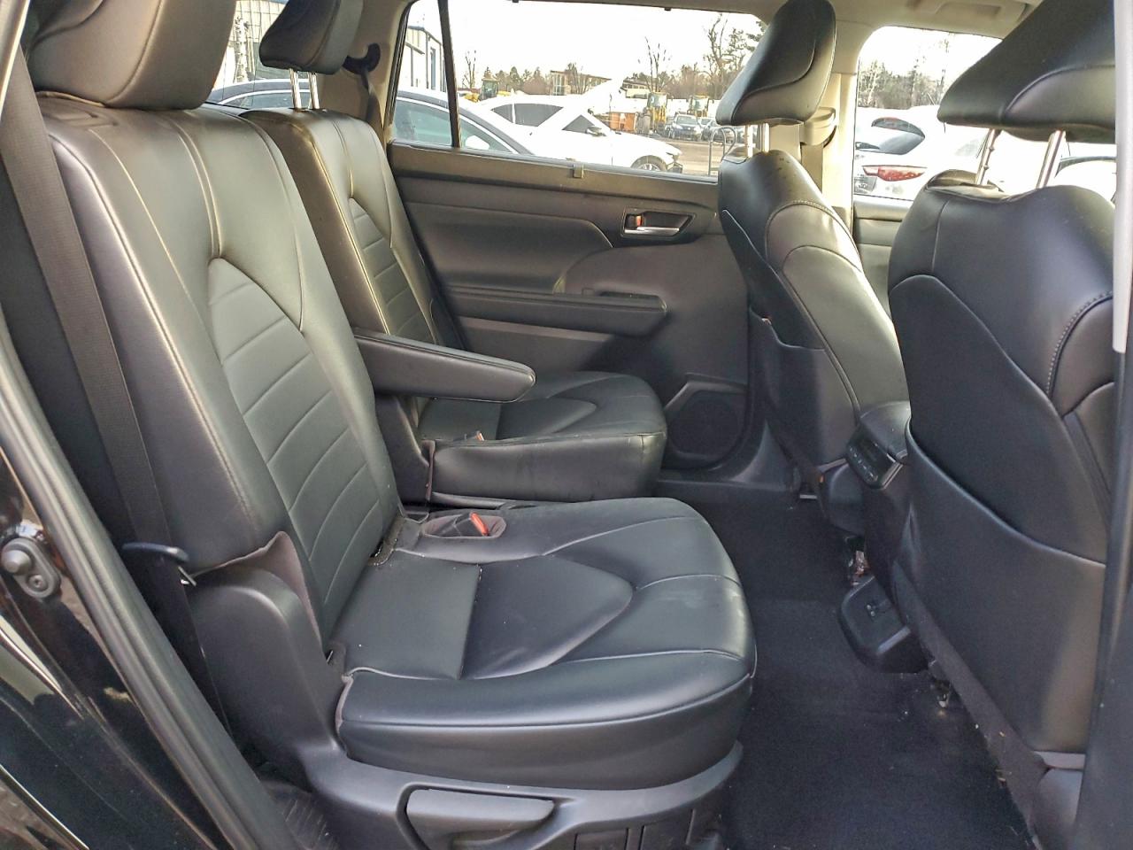 2023 TOYOTA HIGHLANDER HYBRID XLE photo 11