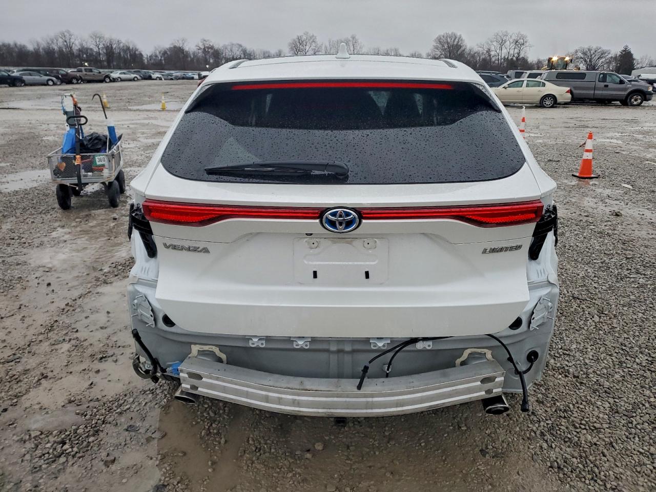 2024 TOYOTA VENZA LE photo 6