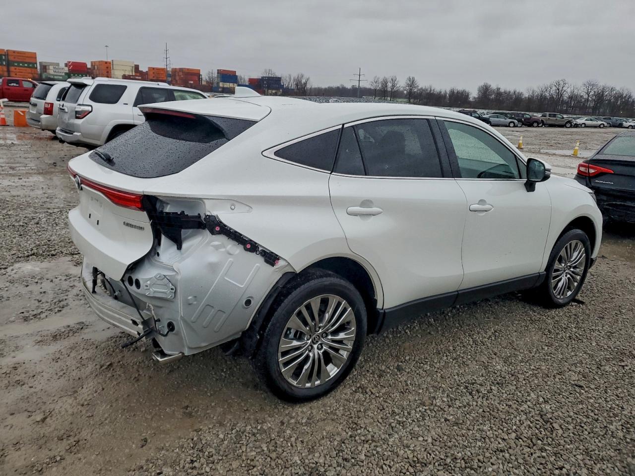 2024 TOYOTA VENZA LE photo 3