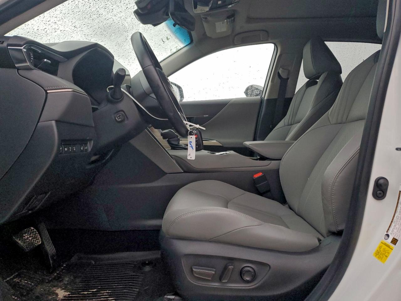 2024 TOYOTA VENZA LE photo 7
