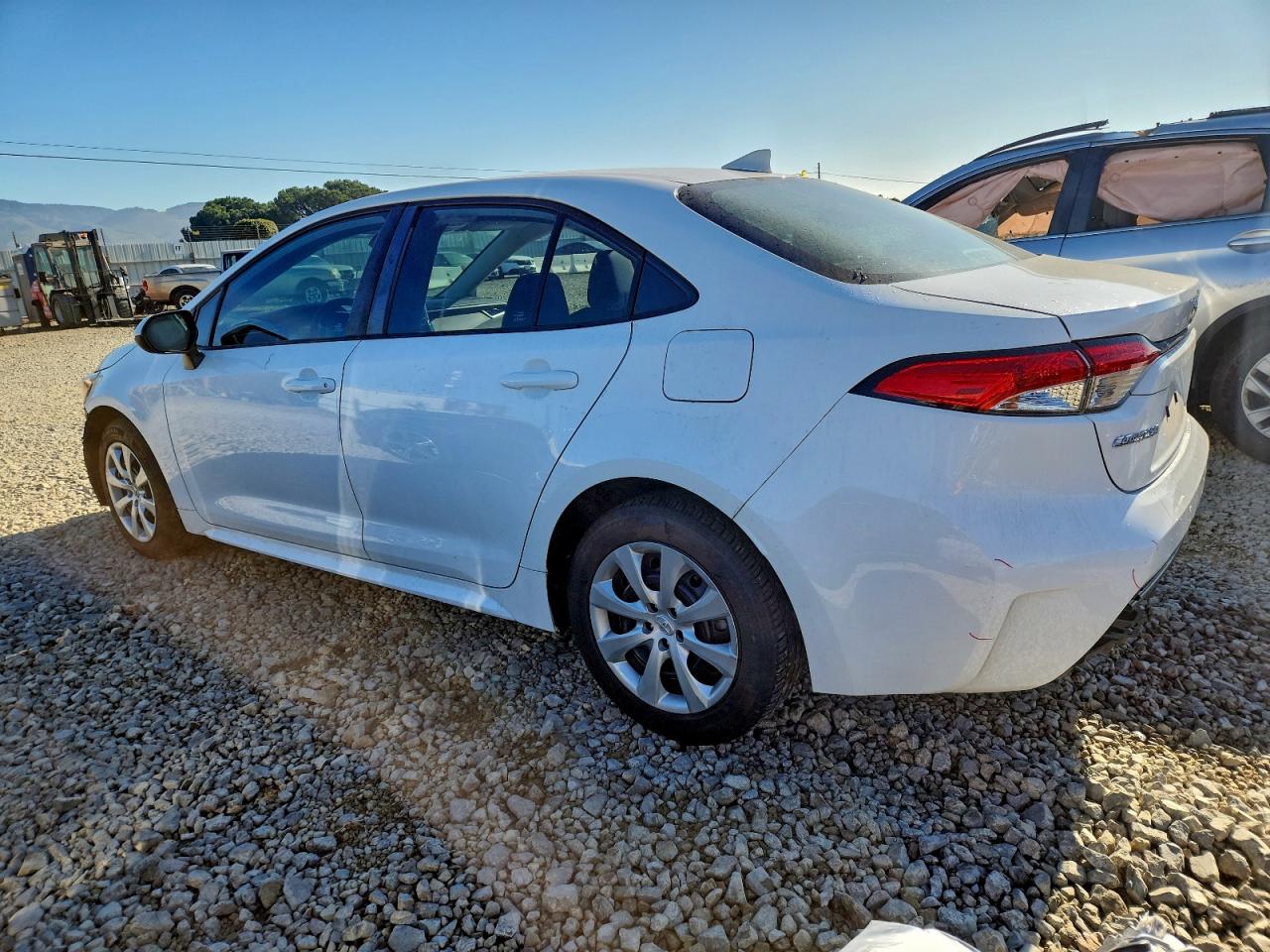 2020 TOYOTA COROLLA LE photo 2