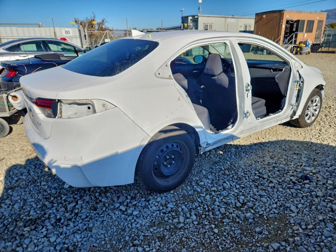 2020 TOYOTA COROLLA LE photo 3