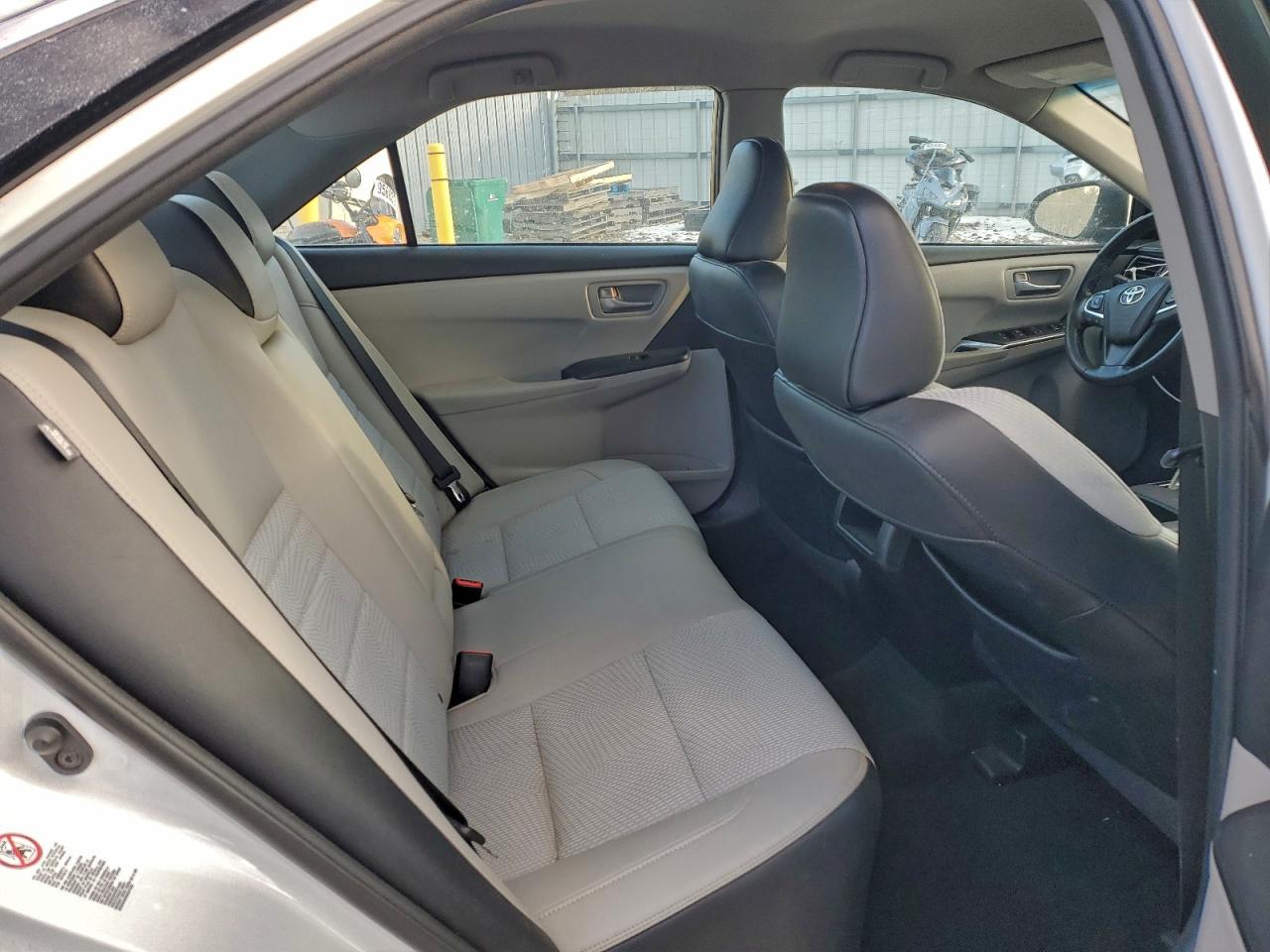 2016 TOYOTA CAMRY LE photo 10