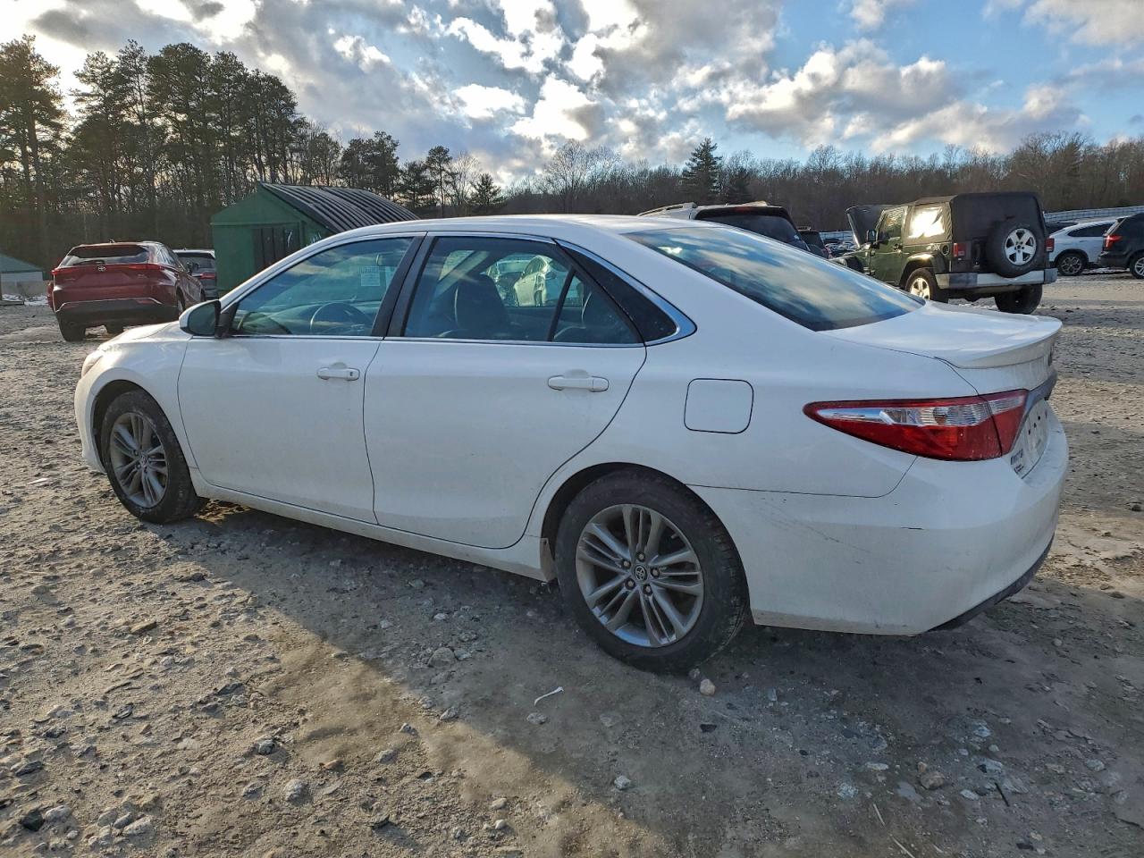 2016 TOYOTA CAMRY LE photo 2
