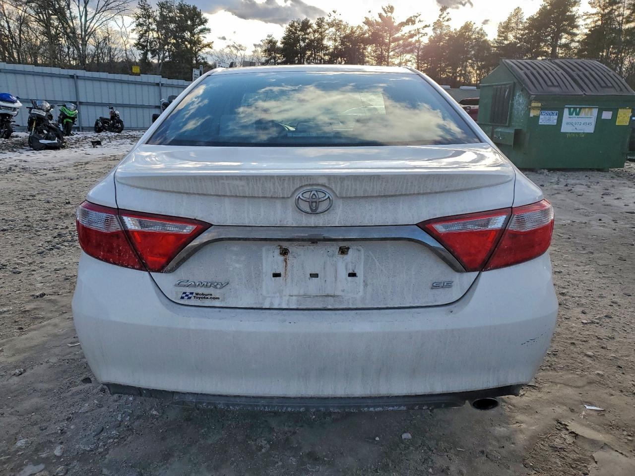 2016 TOYOTA CAMRY LE photo 6