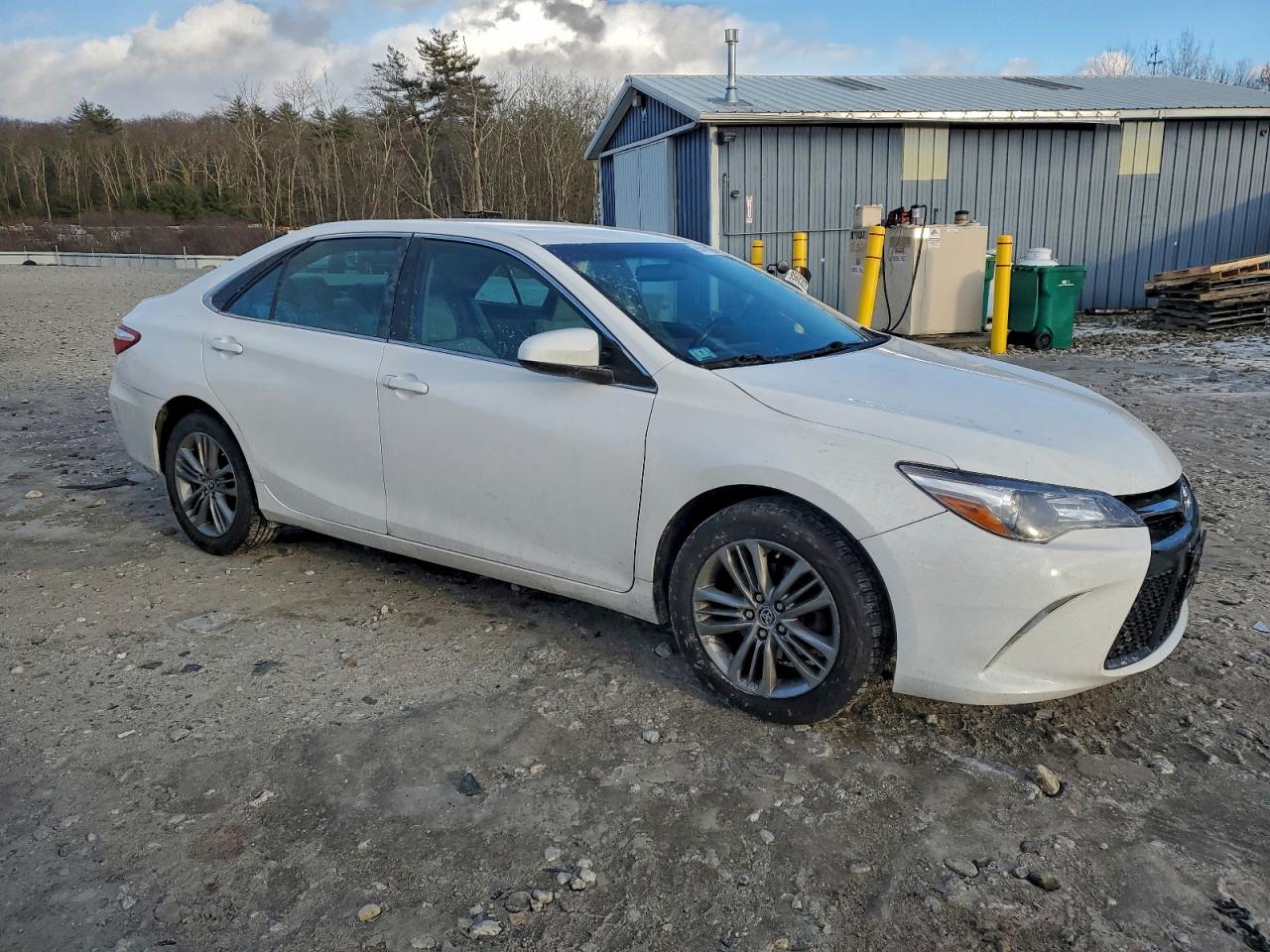2016 TOYOTA CAMRY LE photo 4