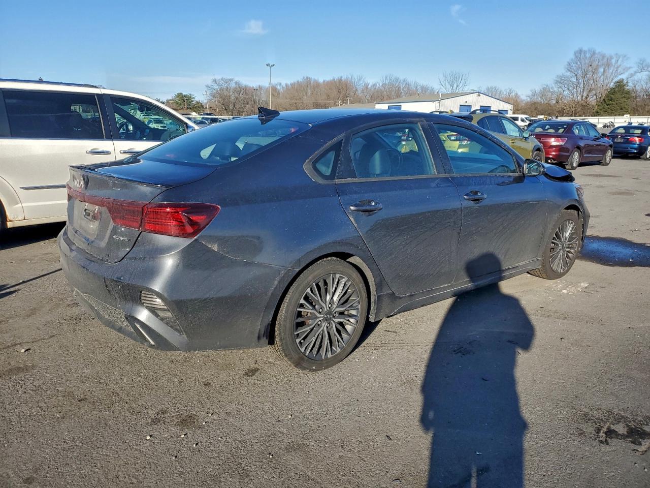 2023 KIA FORTE GT LINE photo 3