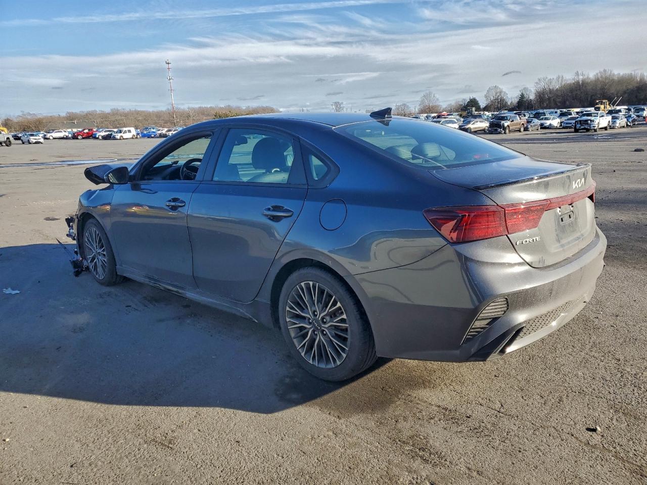 2023 KIA FORTE GT LINE photo 2