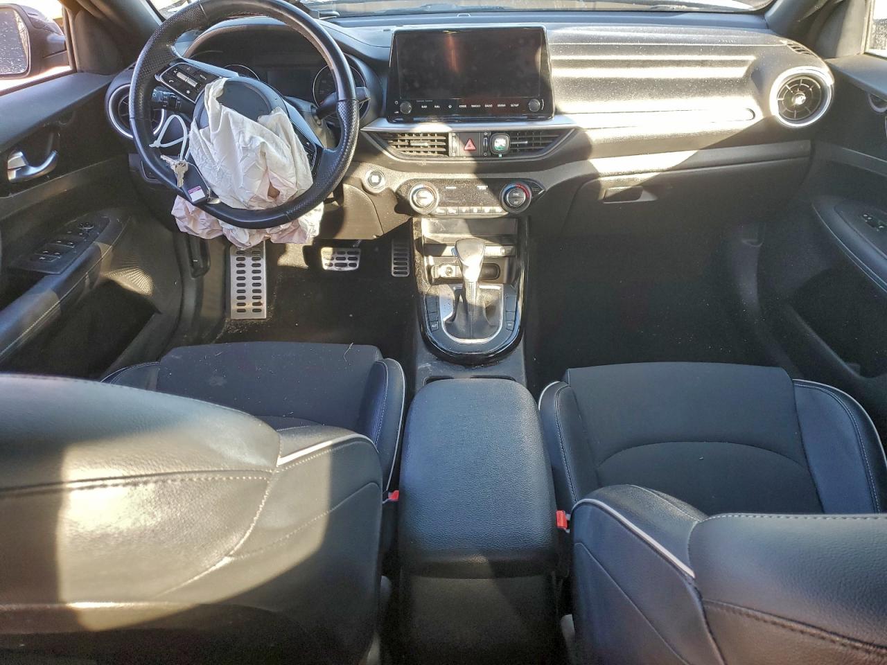 2023 KIA FORTE GT LINE photo 8