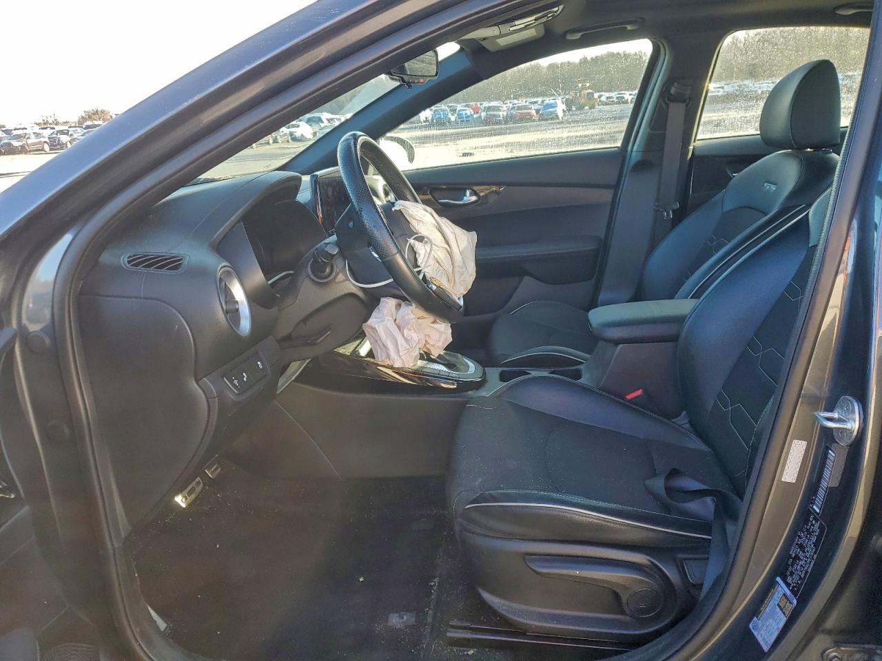 2023 KIA FORTE GT LINE photo 7