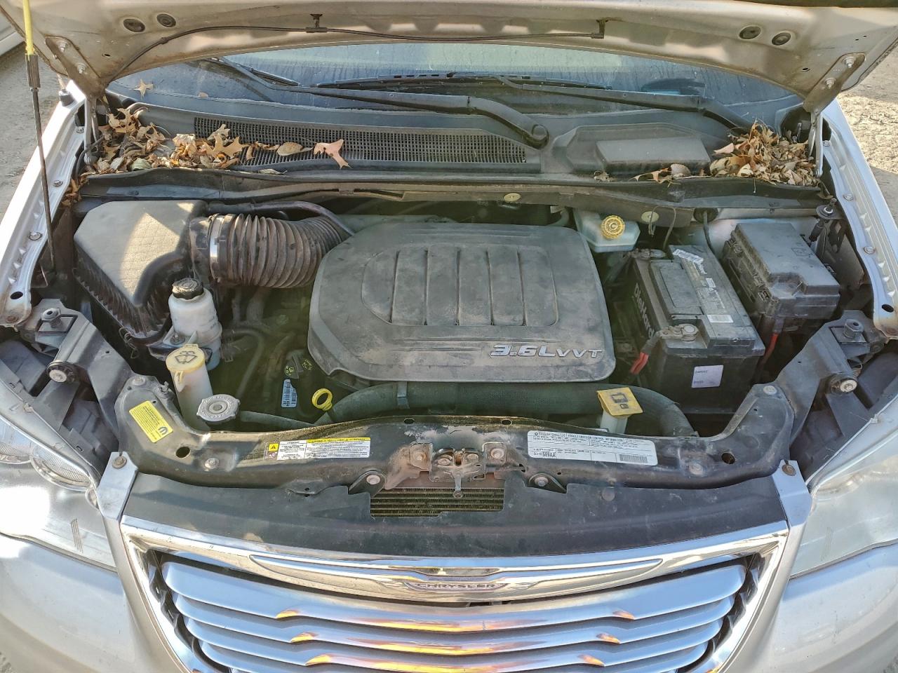 2012 CHRYSLER TOWN & COUNTRY photo 11