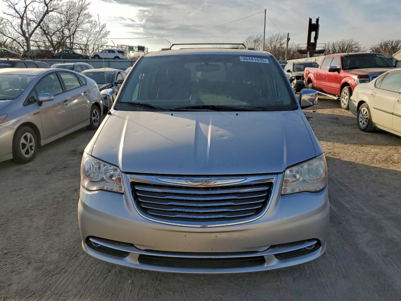 2012 CHRYSLER TOWN & COUNTRY photo 5