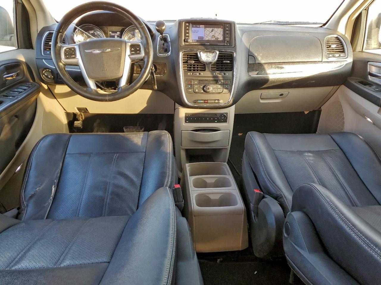 2012 CHRYSLER TOWN & COUNTRY photo 8