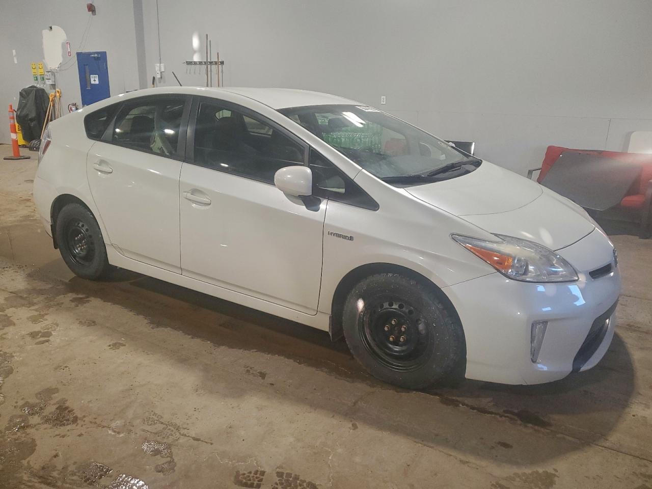 2014 TOYOTA PRIUS photo 4