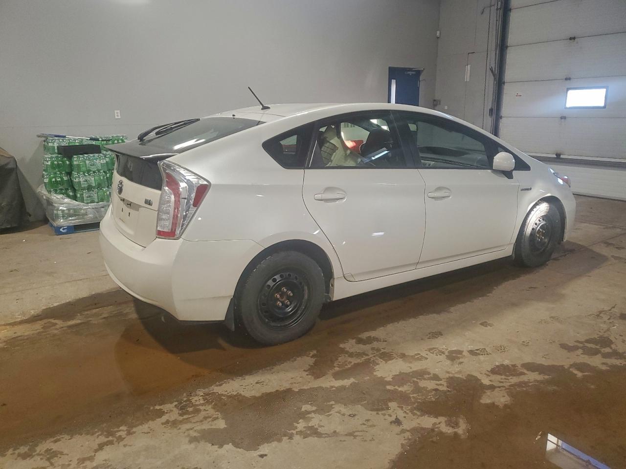 2014 TOYOTA PRIUS photo 3
