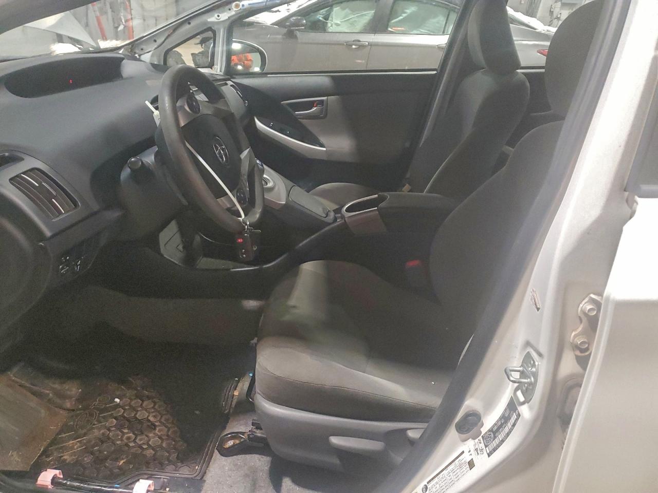 2014 TOYOTA PRIUS photo 7