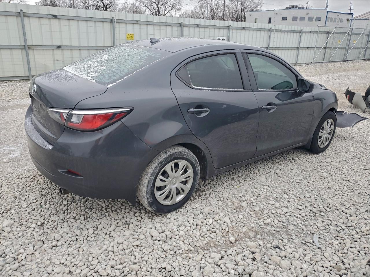 2019 TOYOTA YARIS L photo 3
