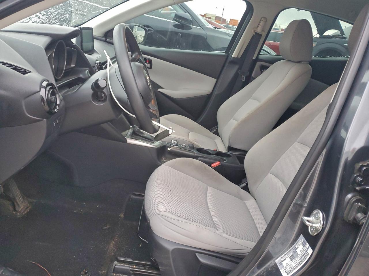 2019 TOYOTA YARIS L photo 7