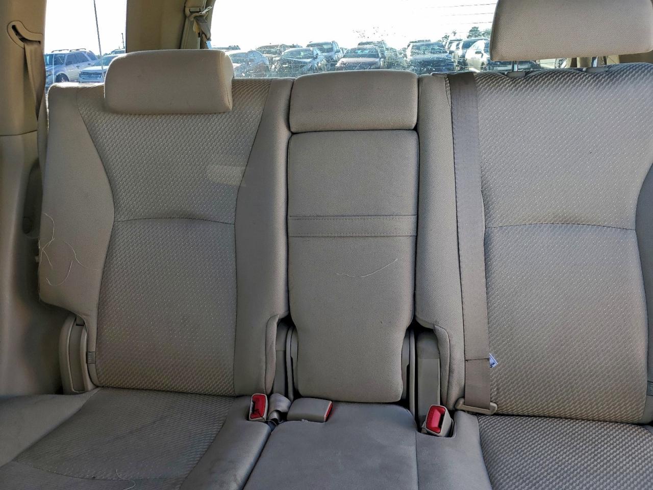 2004 TOYOTA HIGHLANDER BASE photo 10