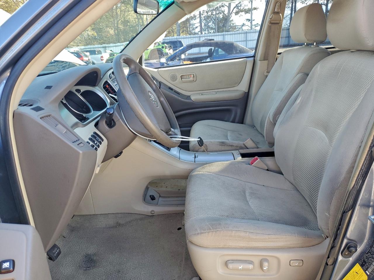 2004 TOYOTA HIGHLANDER BASE photo 7