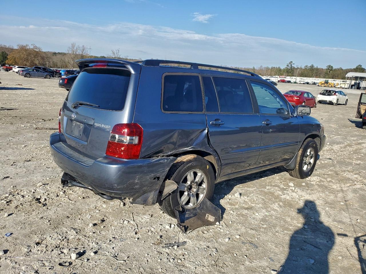 2004 TOYOTA HIGHLANDER BASE photo 3