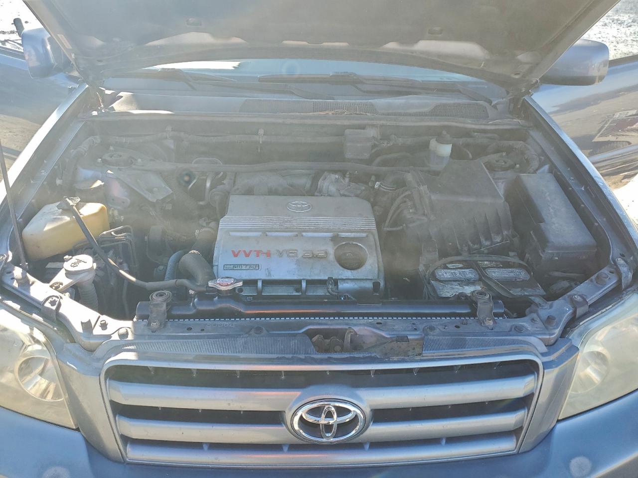 2004 TOYOTA HIGHLANDER BASE photo 12