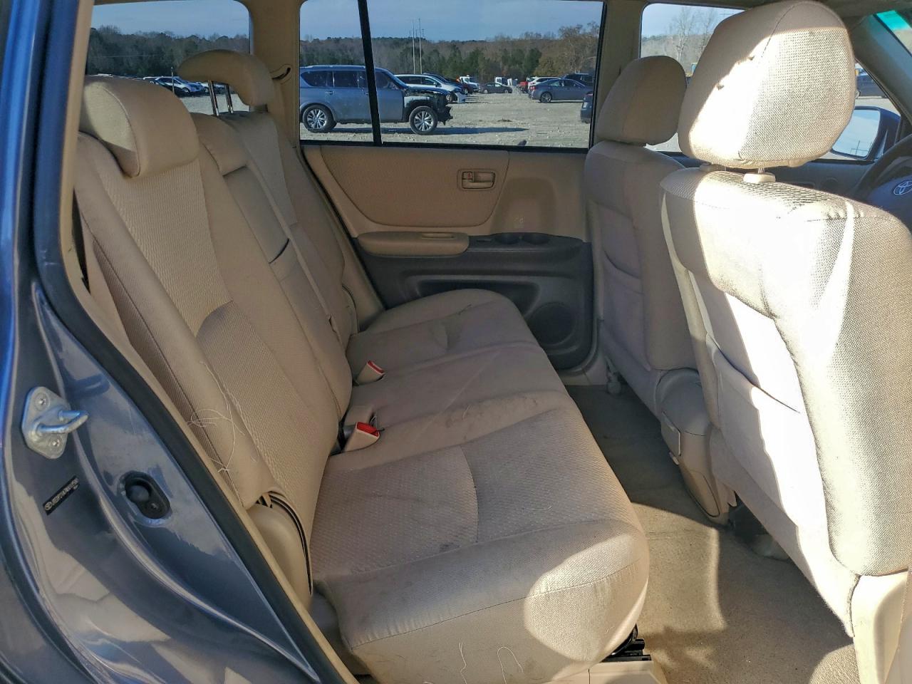 2004 TOYOTA HIGHLANDER BASE photo 11