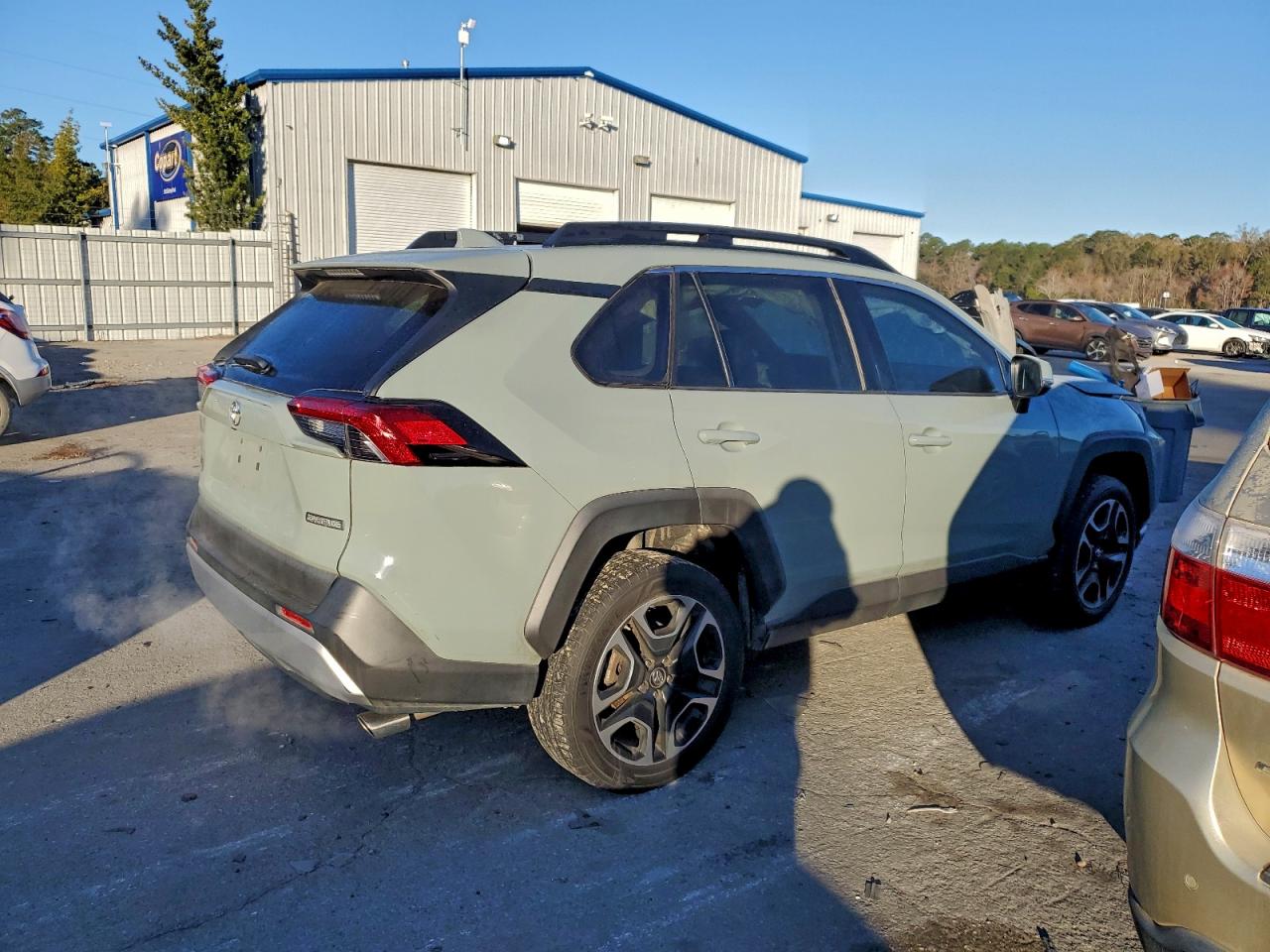 2019 TOYOTA RAV4 ADVENTURE photo 3