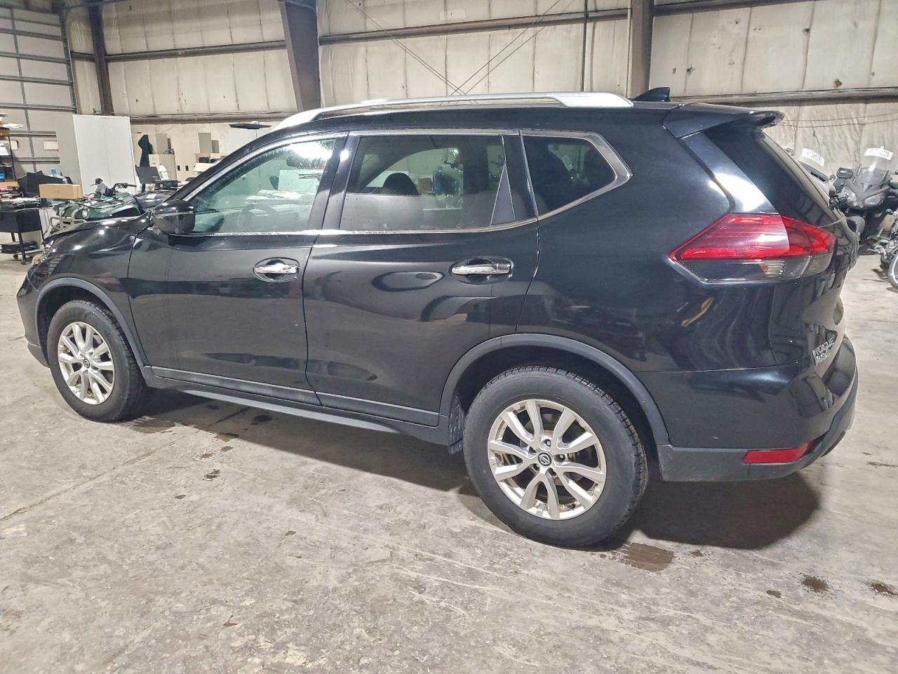 2017 NISSAN ROGUE SV photo 2