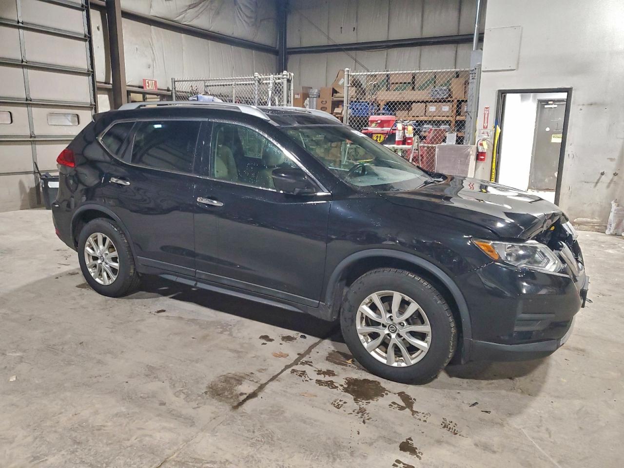 2017 NISSAN ROGUE SV photo 4