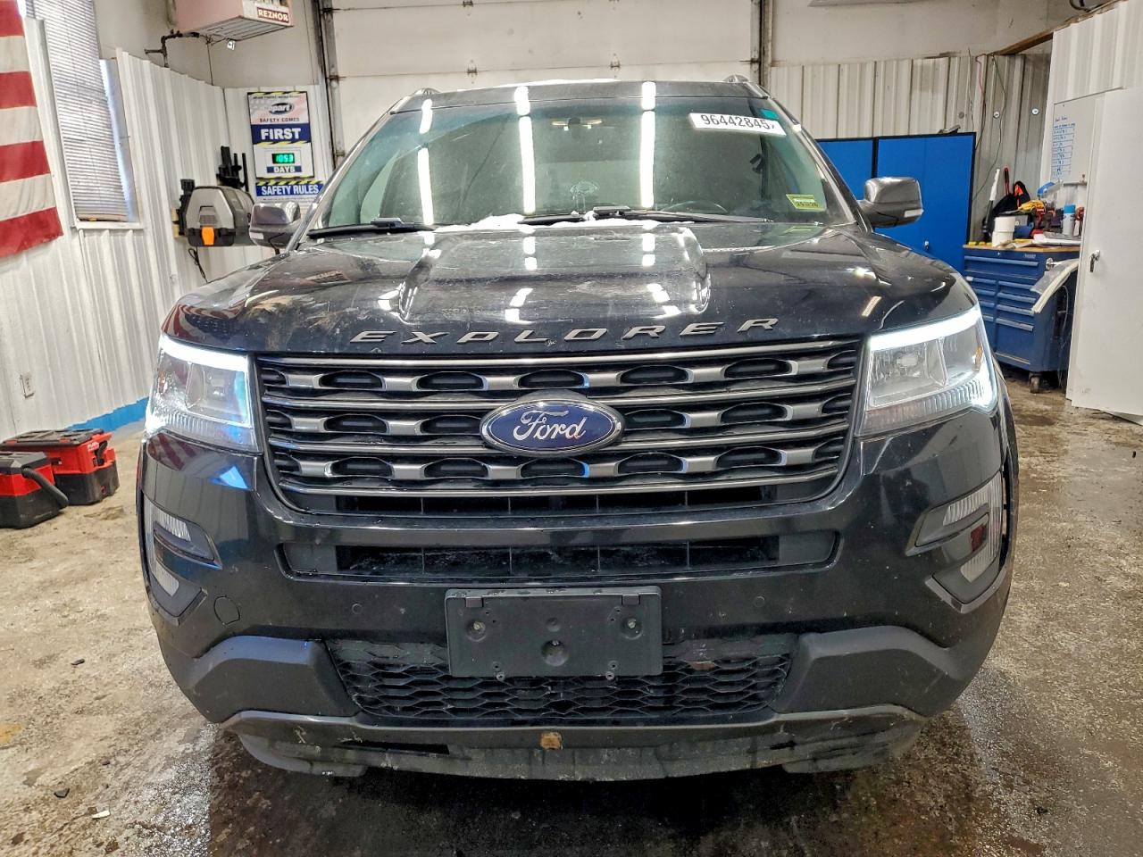 2017 FORD EXPLORER XLT photo 5