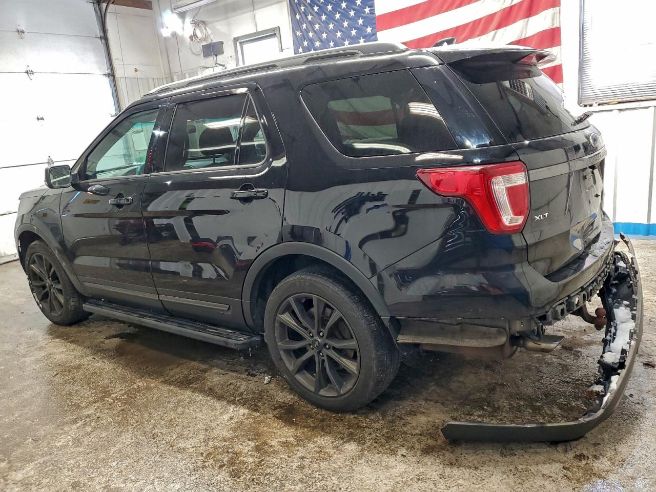 2017 FORD EXPLORER XLT photo 2