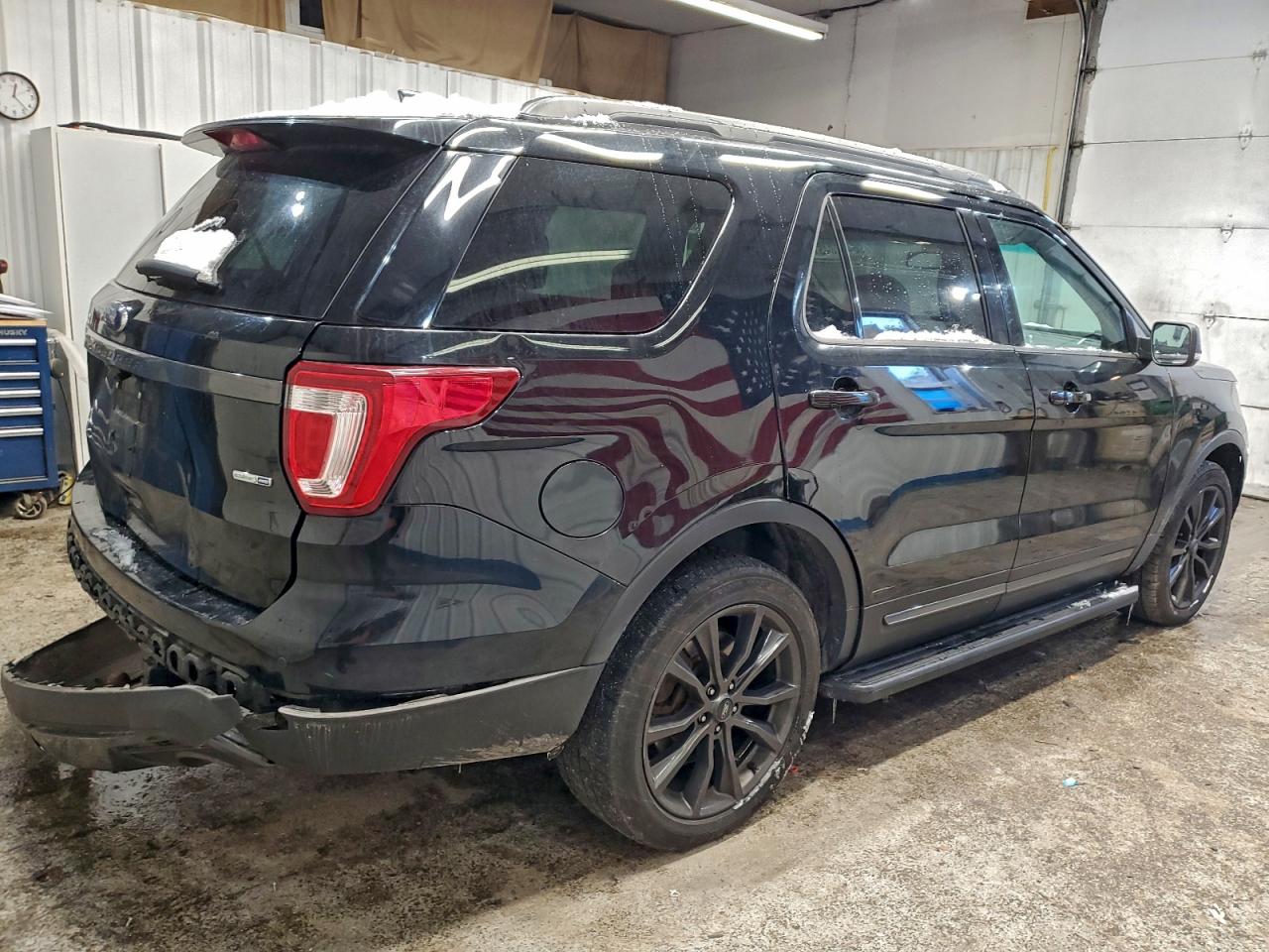 2017 FORD EXPLORER XLT photo 3