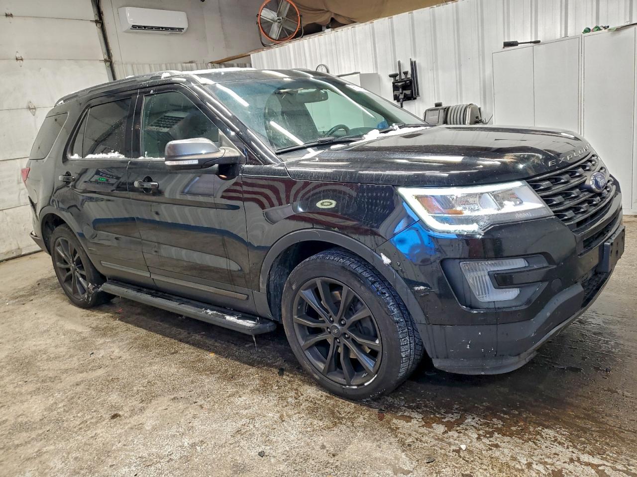 2017 FORD EXPLORER XLT photo 4