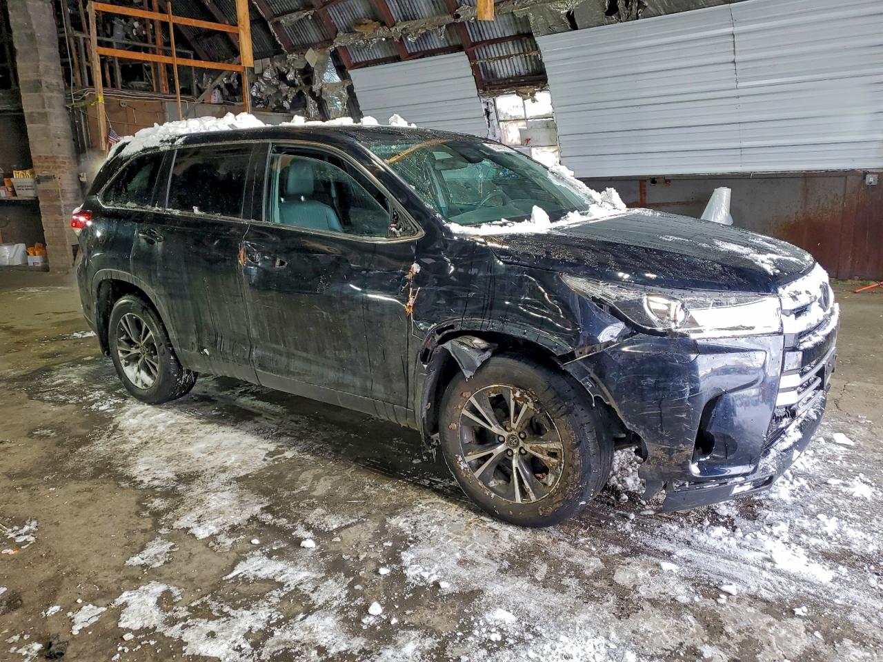 2019 TOYOTA HIGHLANDER LE photo 4