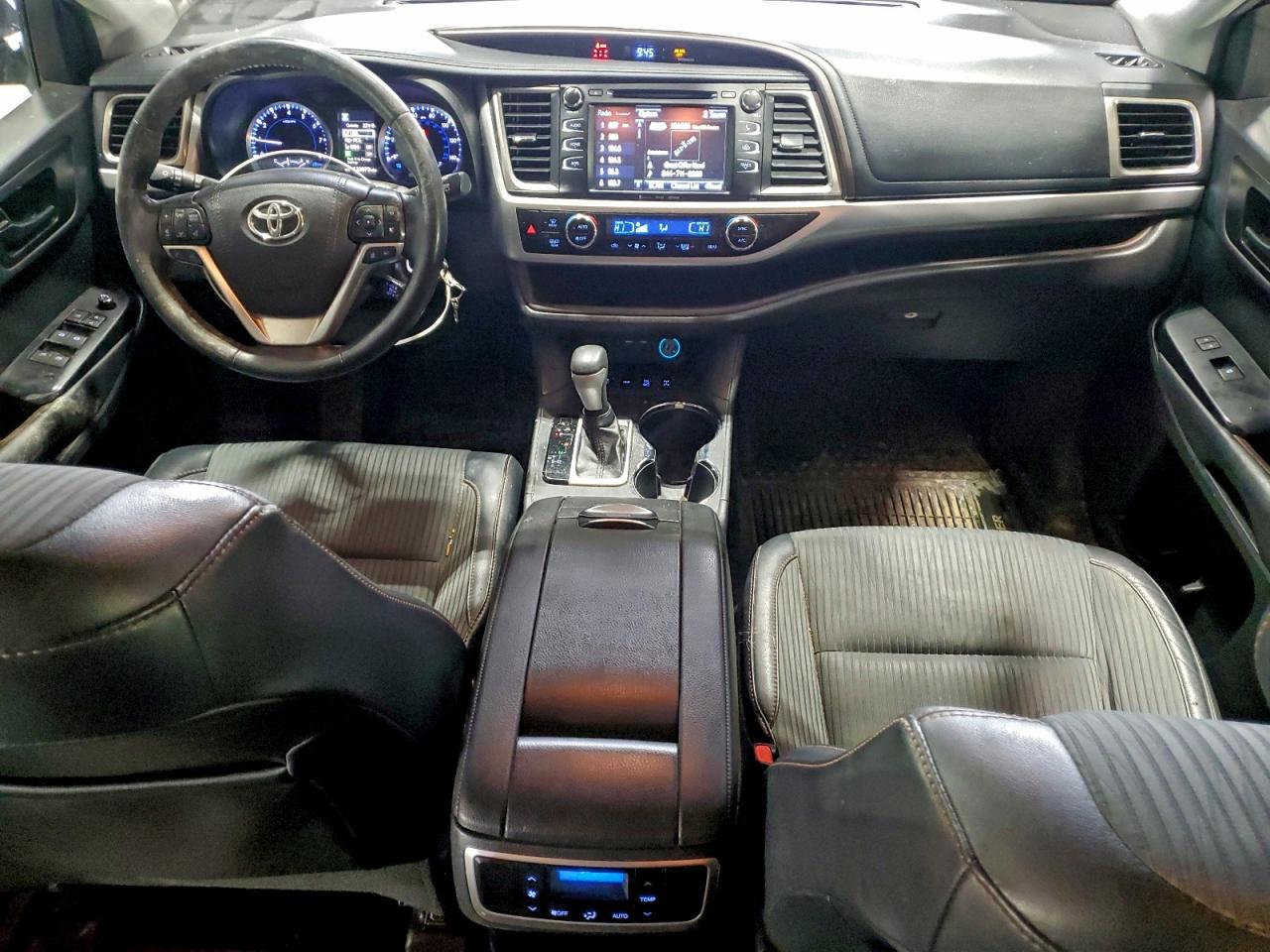 2019 TOYOTA HIGHLANDER LE photo 8