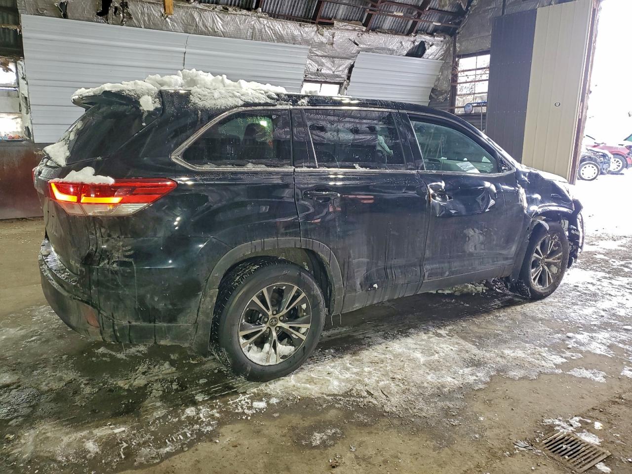 2019 TOYOTA HIGHLANDER LE photo 3