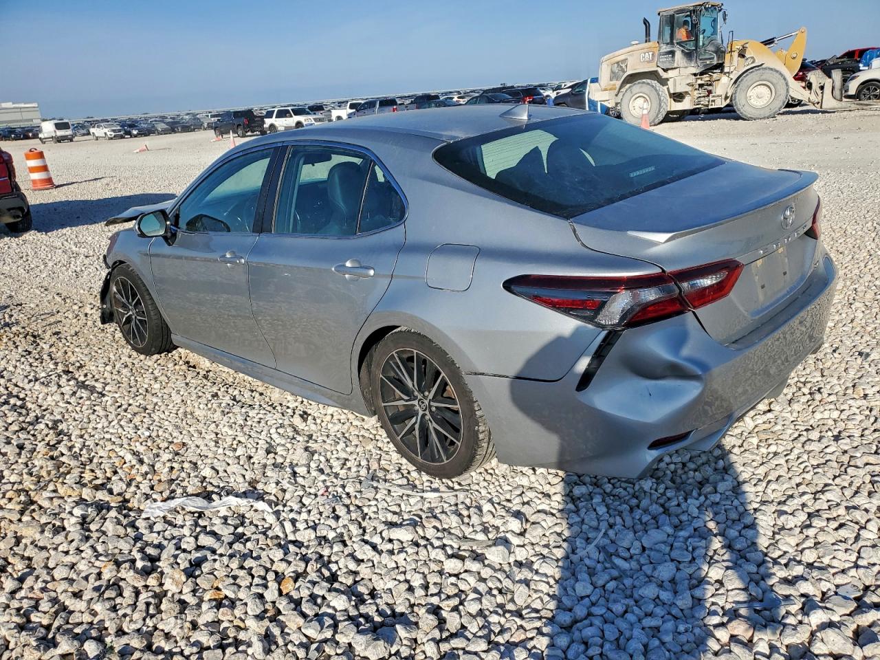 2021 TOYOTA CAMRY photo 2
