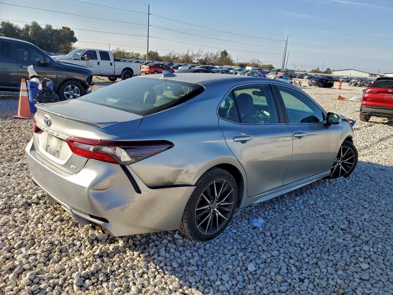 2021 TOYOTA CAMRY photo 3