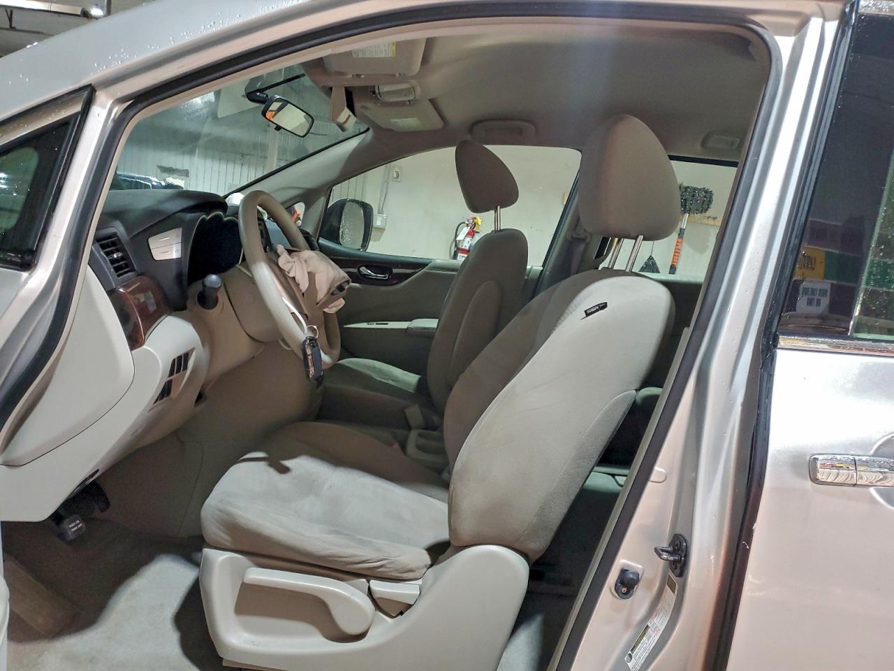 2013 NISSAN QUEST S photo 7