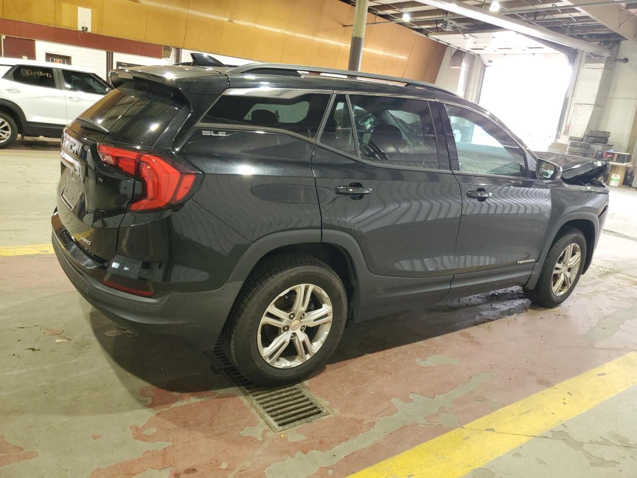 2018 GMC TERRAIN SLE photo 3