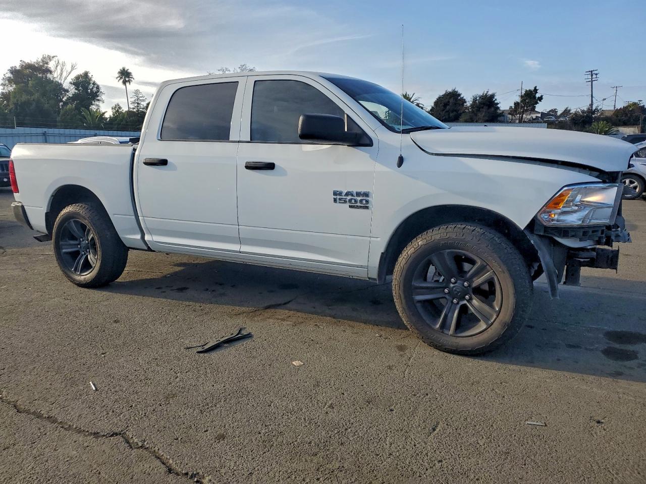 2023 RAM 1500 CLASSIC TRADESMAN photo 4