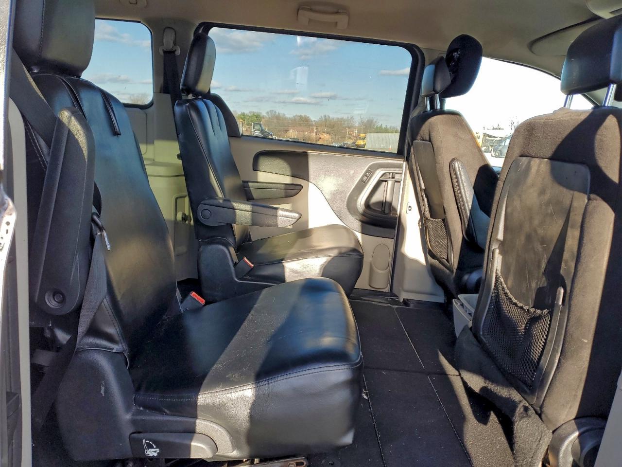 2013 DODGE GRAND CARAVAN SXT photo 11