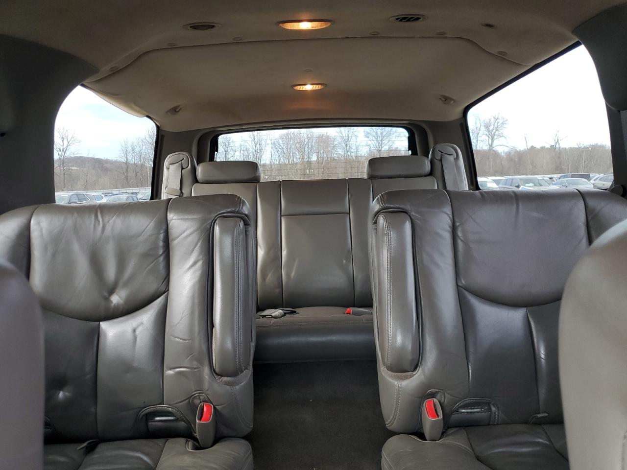 2004 GMC YUKON photo 10