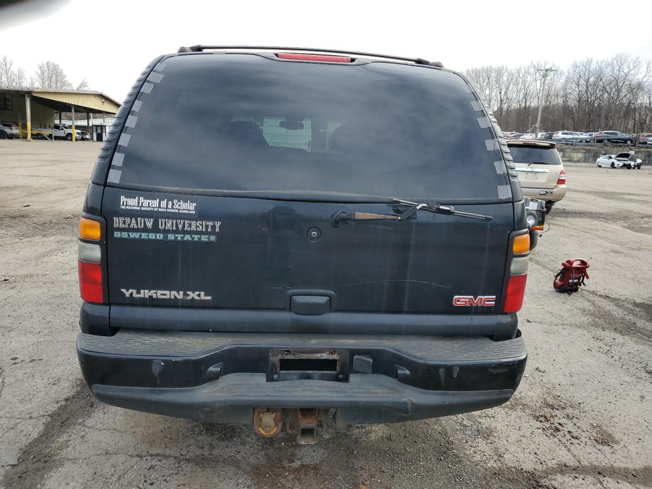 2004 GMC YUKON photo 6