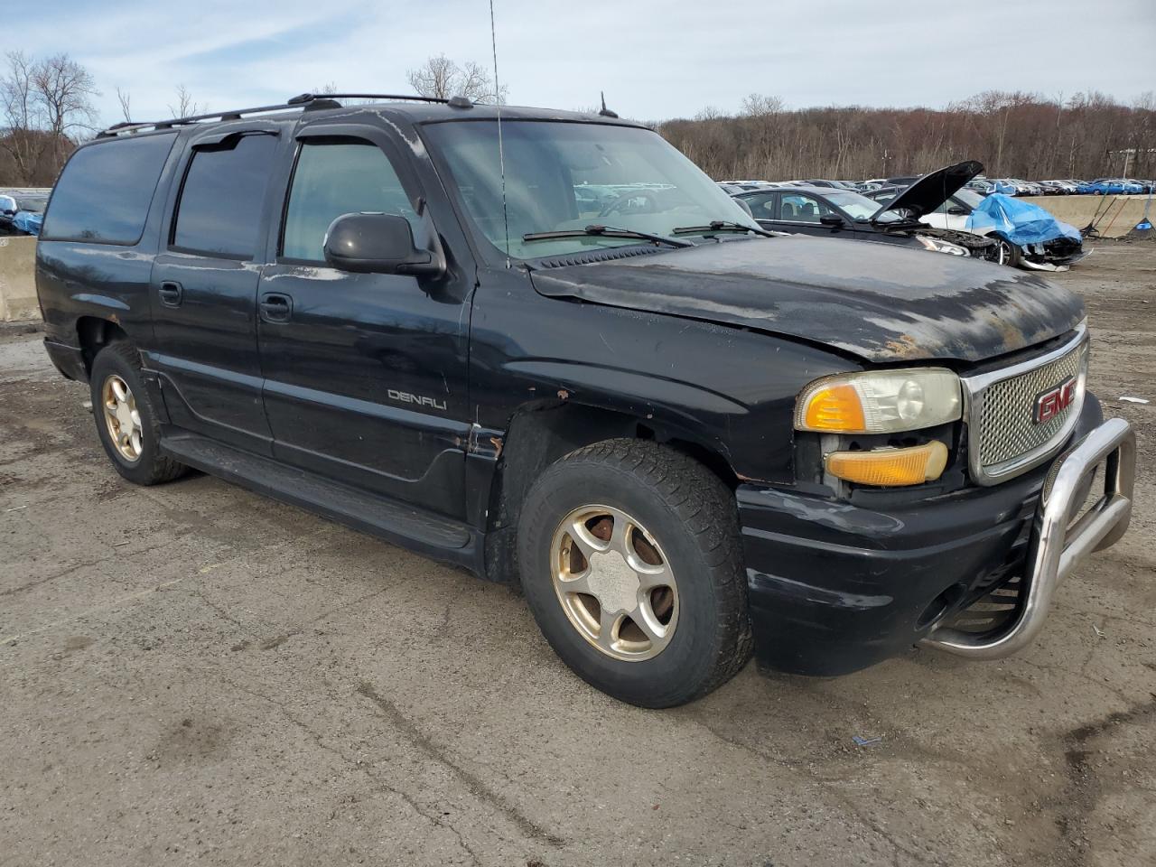 2004 GMC YUKON photo 4