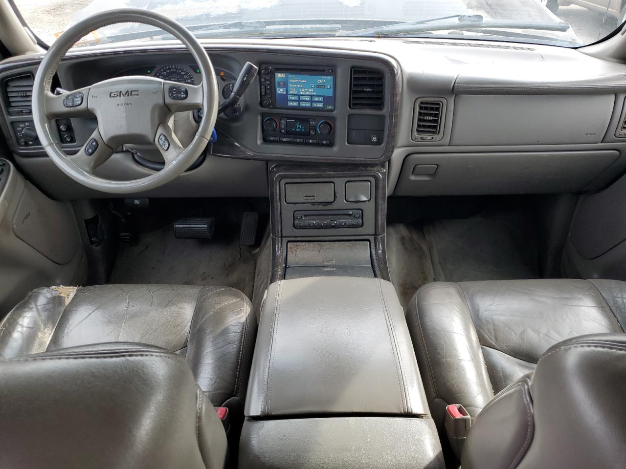 2004 GMC YUKON photo 8