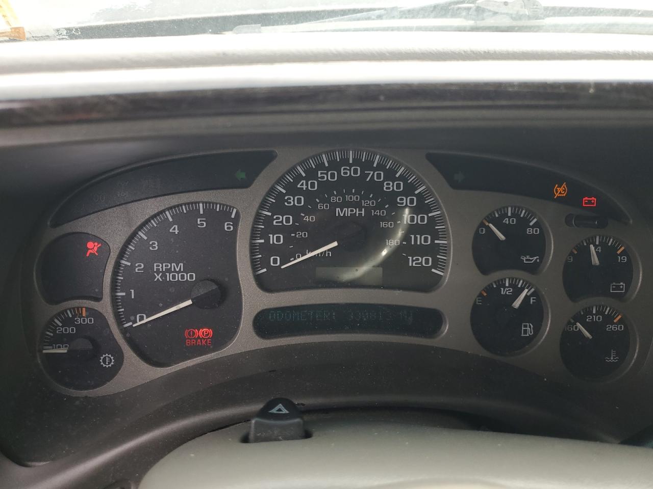 2004 GMC YUKON photo 9