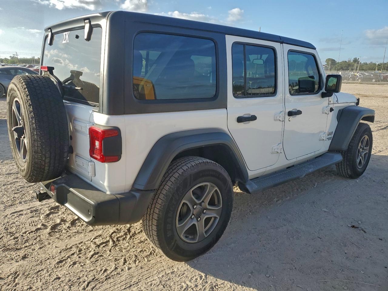 2018 JEEP WRANGLER UNLIMITED SPORT photo 3