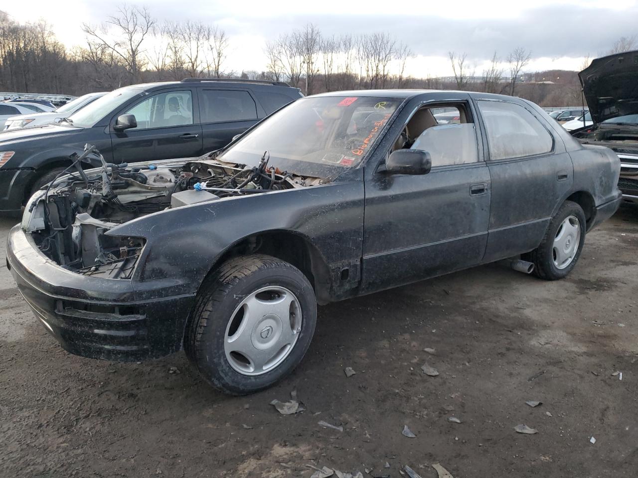 1997 LEXUS LS 400 — STRIPPED damage — photo 1